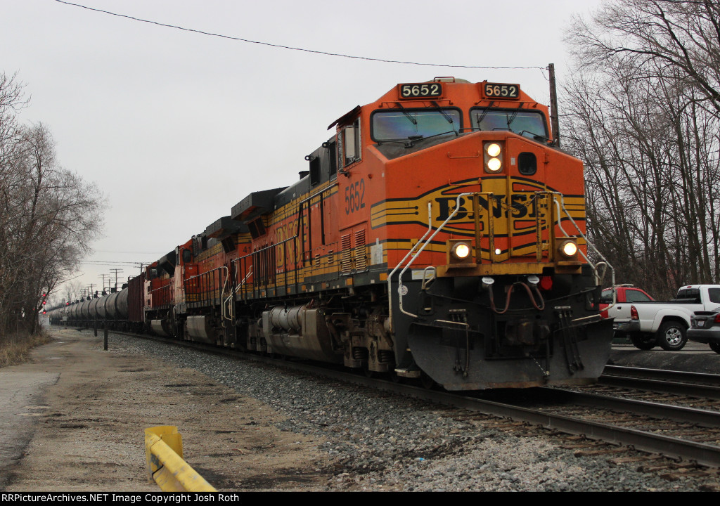 BNSF 5652, BNSF 4101 & BNSF 9164